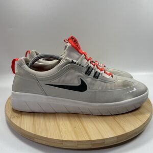 Nike SB Nyjah Free 2 Men’s Size 11 Skate Shoes Sneakers Grey Crimson BV2078-007